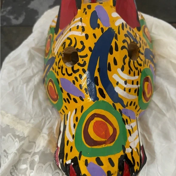#41 One of A Kind Vintage Carved Mask from Antigia Guatemala. Beautiful Colors. - Picture 2 of 10